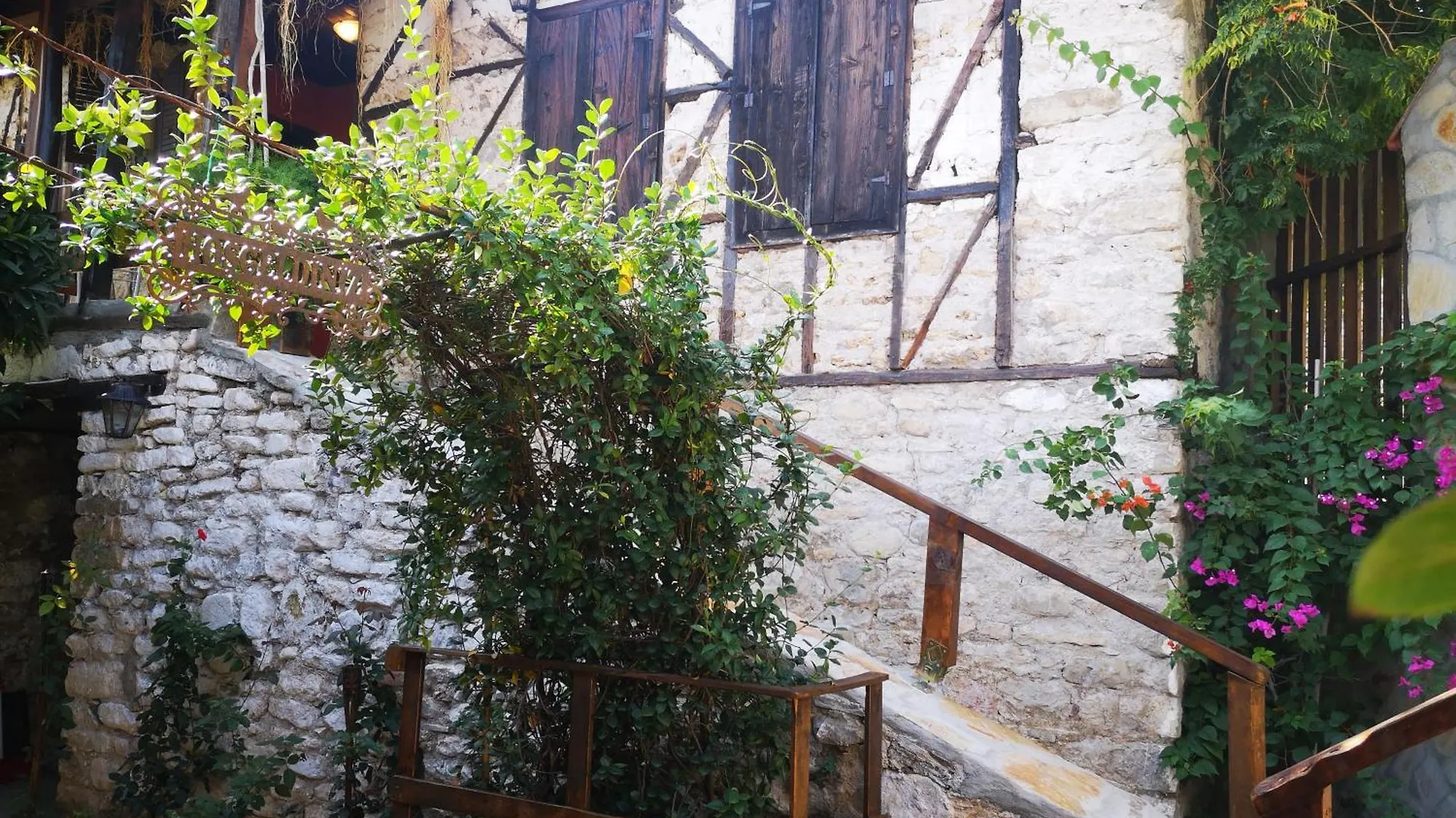 Privatunterkunft Ferienwohnung Demeter Rose Stonehouse Pansion Antalya Türkei